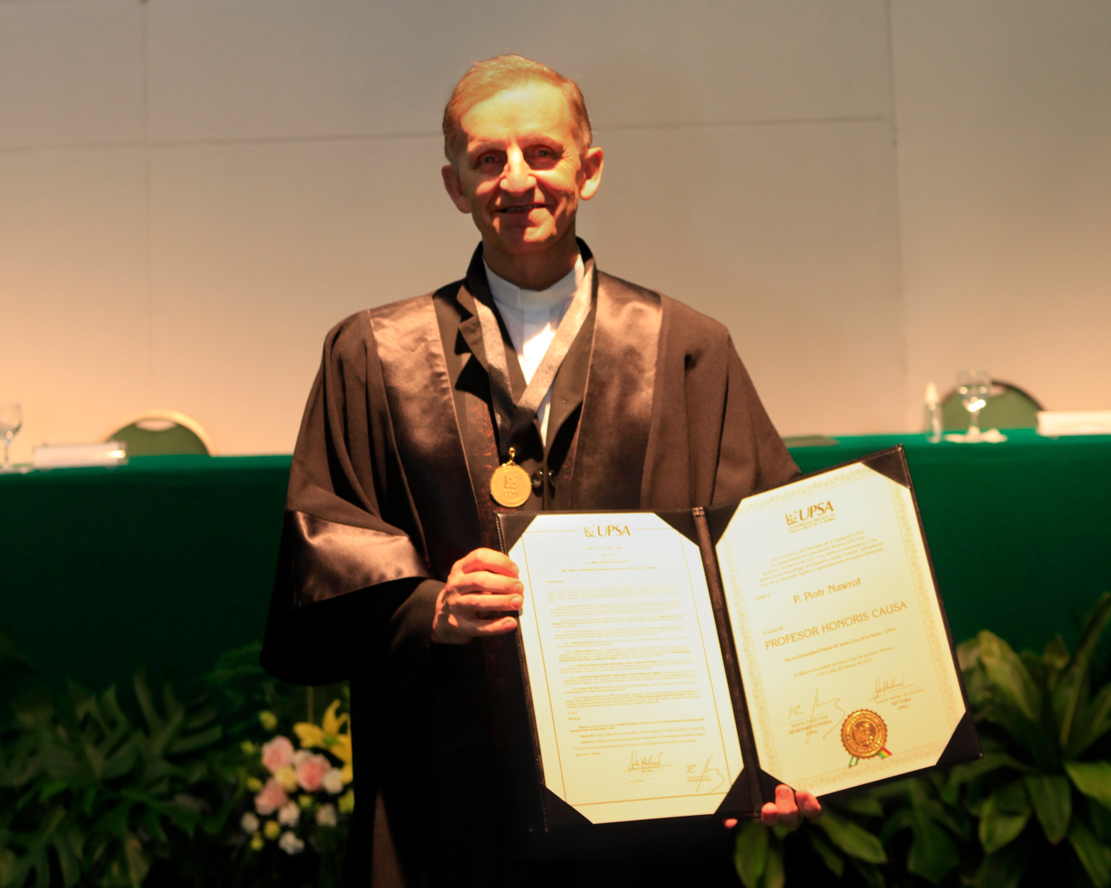 Piotr Nawrot es Profesor  Honoris Causa por la UPSA