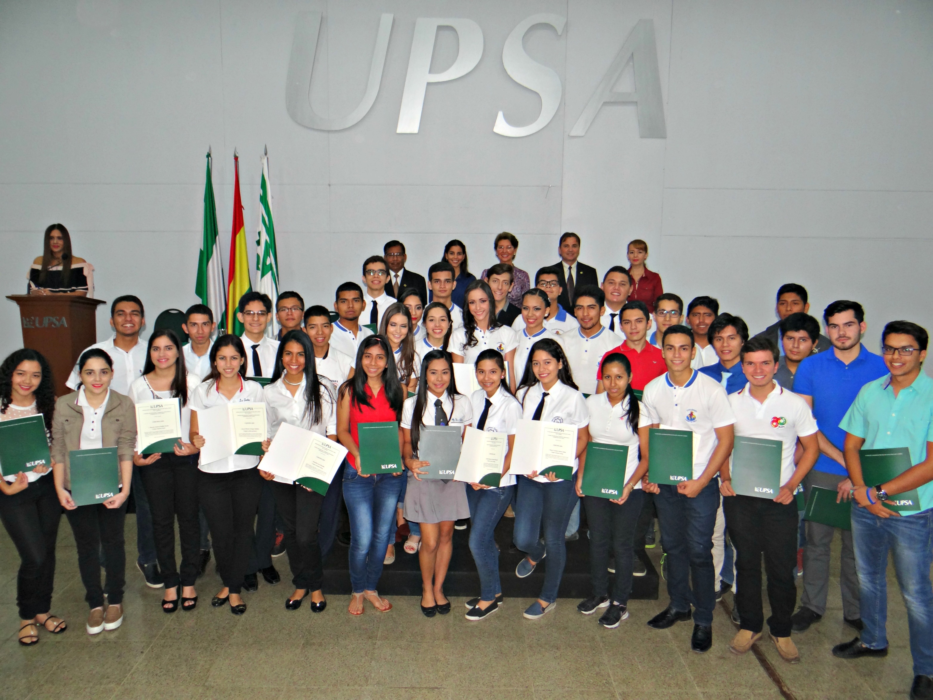 Entrega de becas UPSA - CAINCO