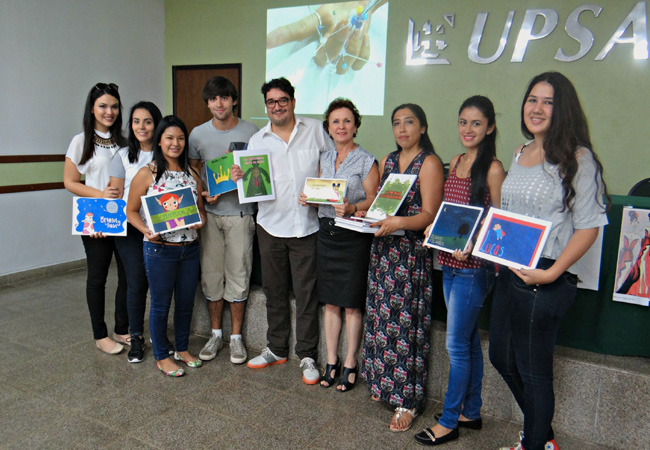 ESTUDIANTES DE LA UPSA ENTREGARON CUENTOS PARA LOS NIÑOS CON CÁNCER