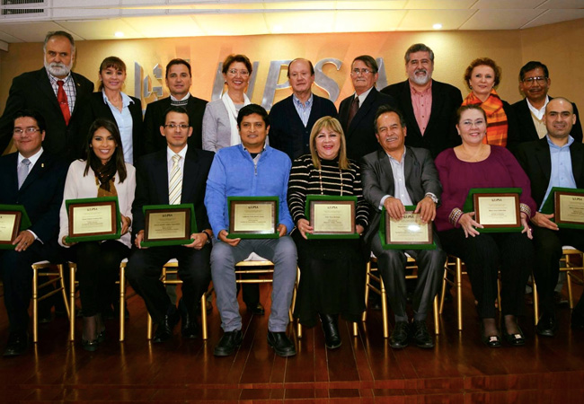 DISTINCIÓN AL MÉRITO DOCENTE 2016